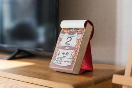 属鸡25年8月搬家吉日 搬家大公鸡放几天